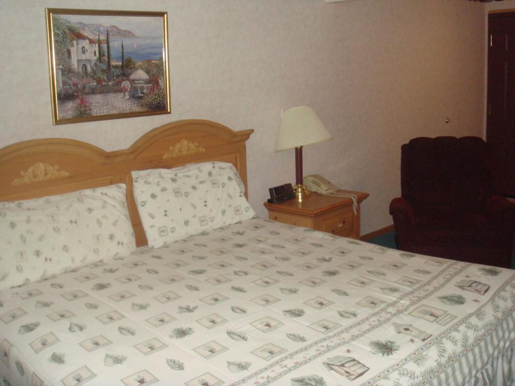 Townhouse Inn & Suites אומהה חדר תמונה