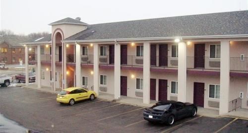 Townhouse Inn & Suites אומהה מראה חיצוני תמונה